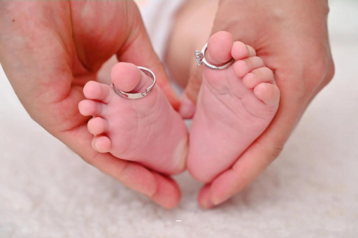 舟山宝宝脸上长黑点